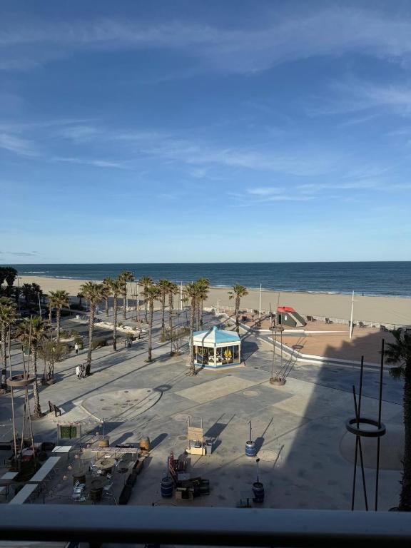 Beach apartment for 4 people - air conditioning - Wi-Fi - parking - 5