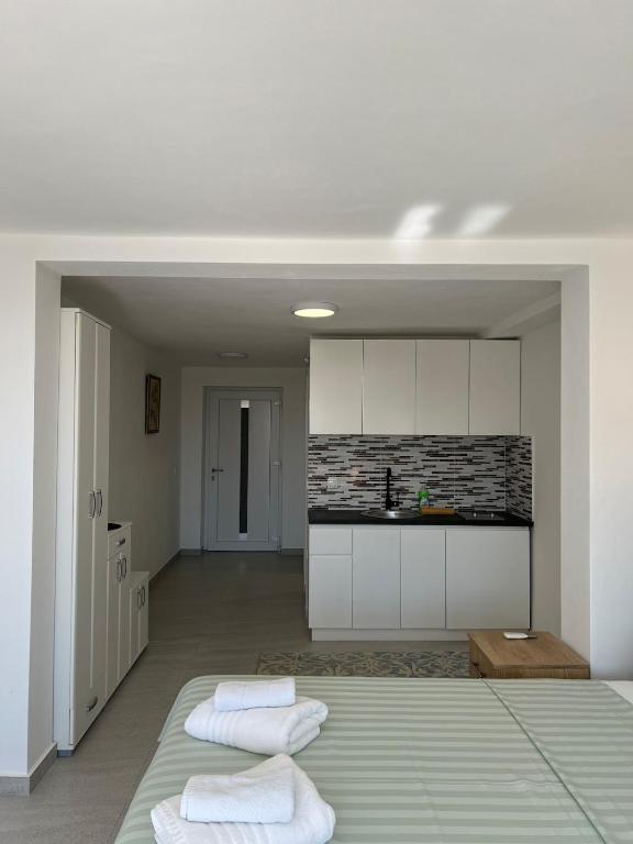 Studio Apartments near the Beach - Ulcinj, Montenegro - 4