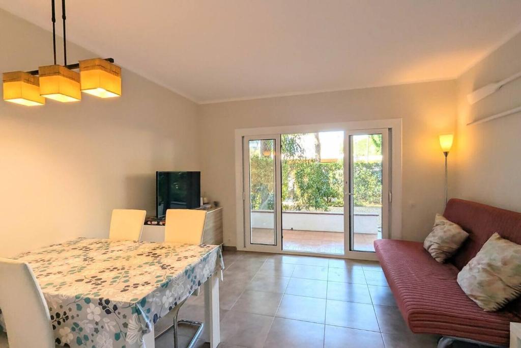 Bajo con Jardin cerca de la Playa by Host&Joy - 3