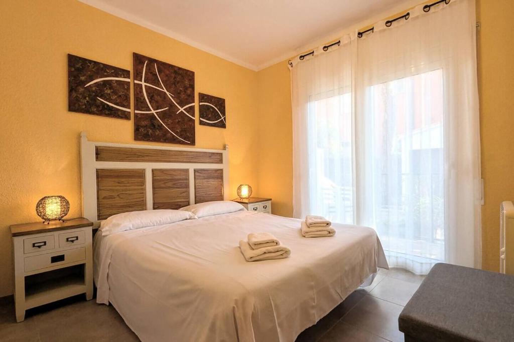 Bajo con Jardin cerca de la Playa by Host&Joy - 4