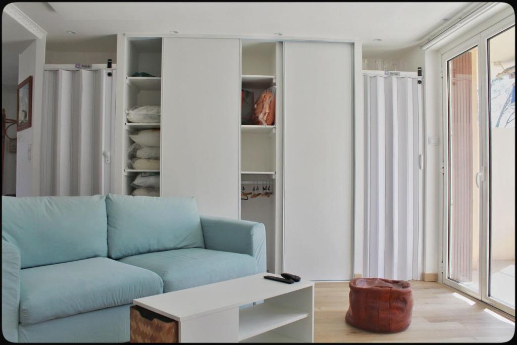 Spacious cocoon in Six-Fours-les-Plages - 2