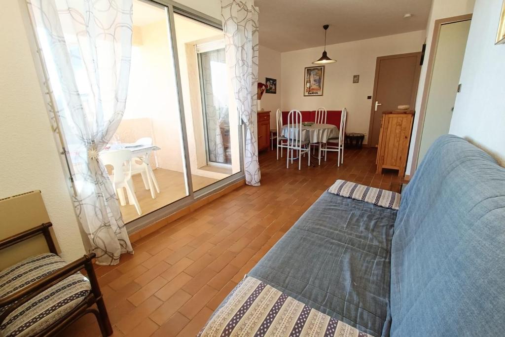 Bright cocoon with shared pool in Bandol - 2