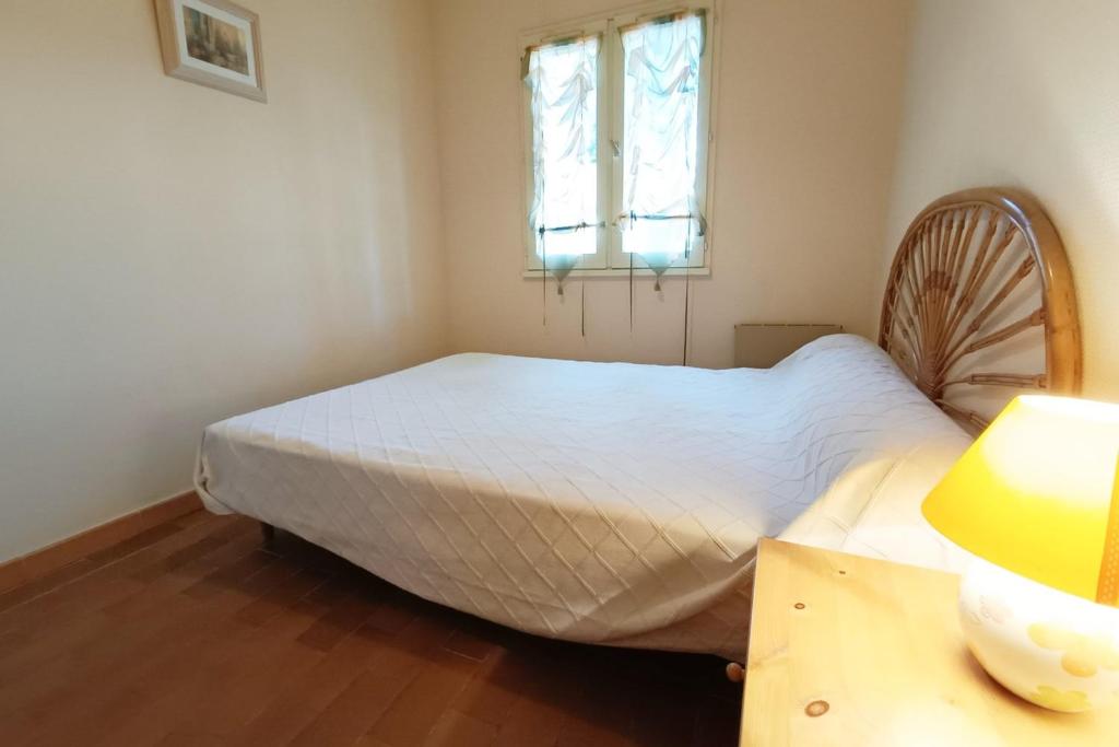 Bright cocoon with shared pool in Bandol - 5