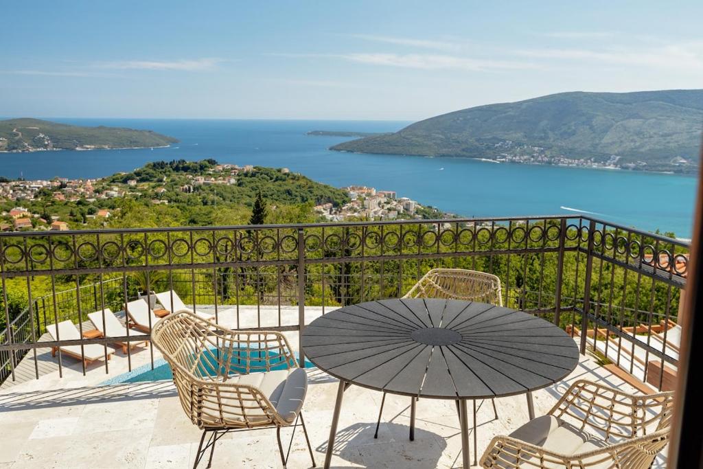 Lux Olive Garden Villa - 5