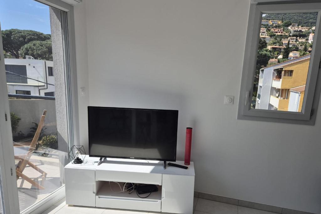 Apartment with terrace near the beach - 2