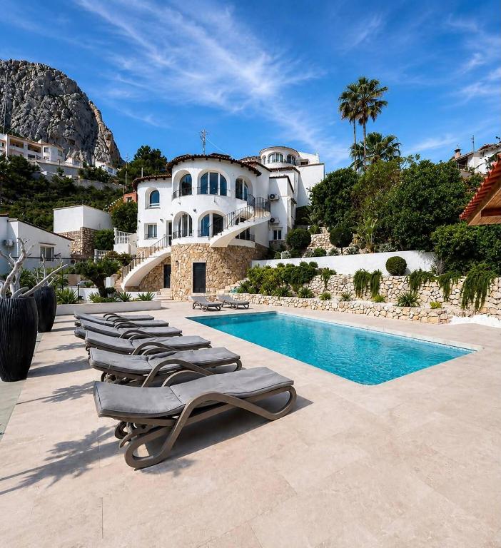 Luxury Villa with Mediterranean and Calpe City - 4