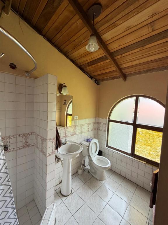 Vintage House Near Quito Airport - 4