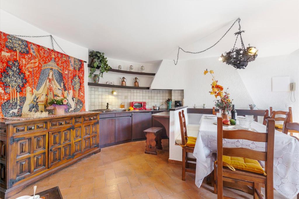 Albert's Castle Apt by Lake Maggiore - Happy Rentals - 4