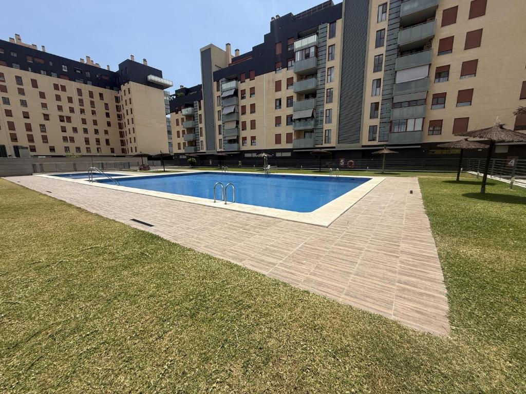 Apartamento con piscina, gimnasio y parking en Alicante by Turihome - 2