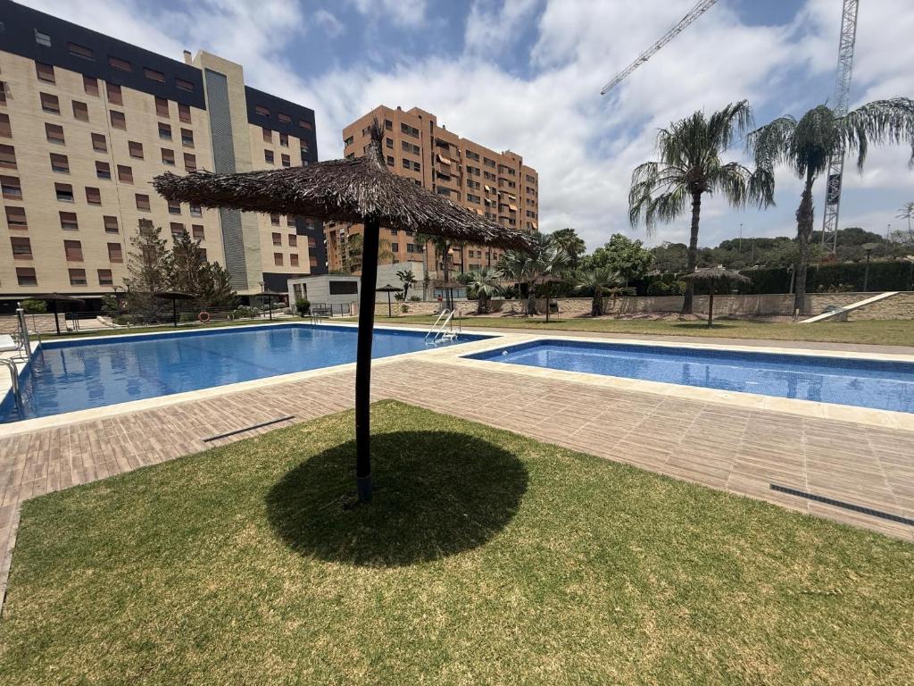 Apartamento con piscina, gimnasio y parking en Alicante by Turihome - 3