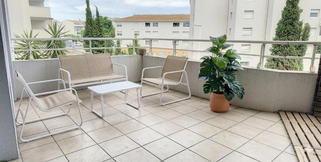 T3 climatisé avec terrasse et parking couvert à Sète - 4