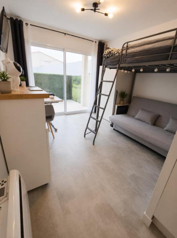 Charming studio with terrace and parking - 1