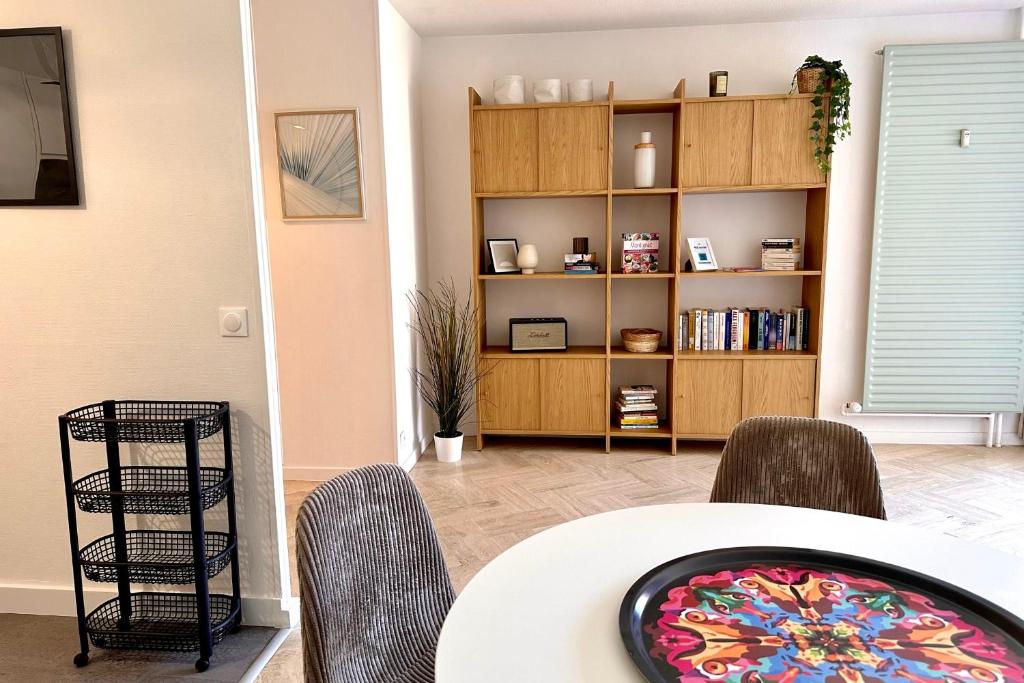 Apartment with Terrace & Pool Mandelieu - 4