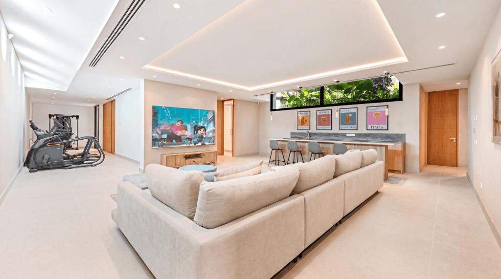 VACATION MARBELLA I Villa The Address, Brand-New Villa, Private Turquoise Pool, 6BDR, Prime Golf Valley Location, Minutes from Puerto Banus, Luxury Interiors, Private GYM, Lounge Bar - 4