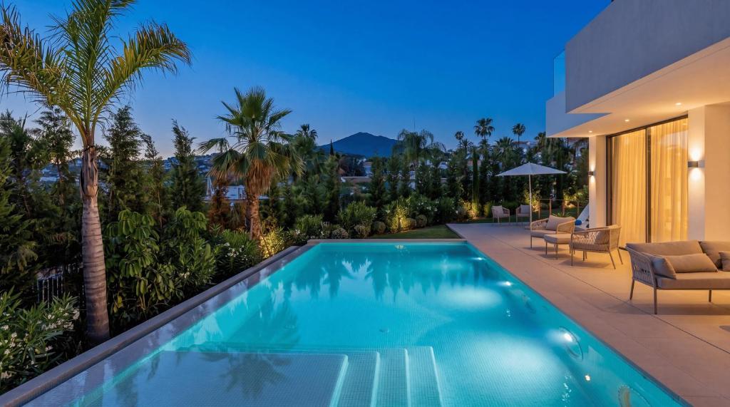 VACATION MARBELLA I Villa The Address, Brand-New Villa, Private Turquoise Pool, 6BDR, Prime Golf Valley Location, Minutes from Puerto Banus, Luxury Interiors, Private GYM, Lounge Bar - 5