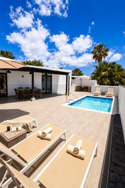 Playa Blanca - Villa Vista Oceana - Stunning 5 Bedroom Modern Villa with Private Heated Pool and Ocean Views - 1