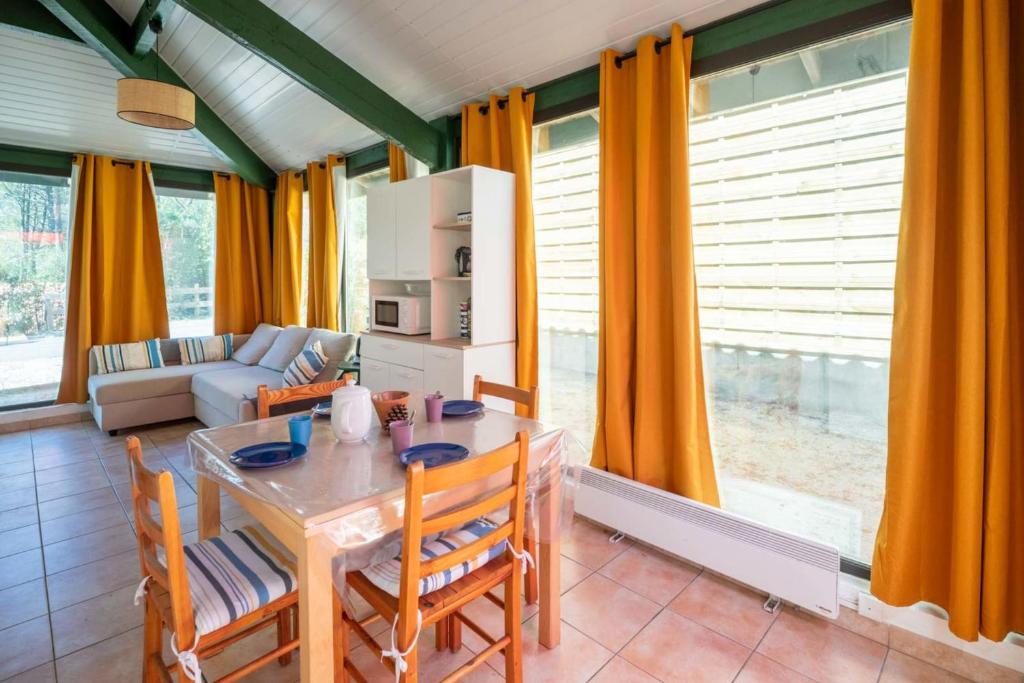 Maison avec petit jardin et piscine partagée - 3