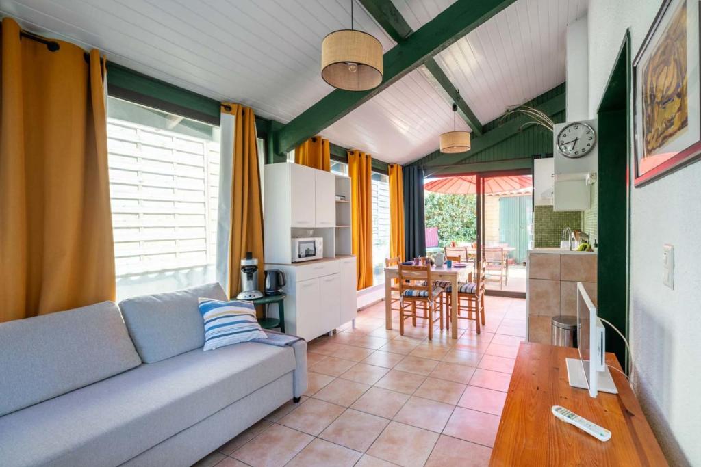Maison avec petit jardin et piscine partagée - 2