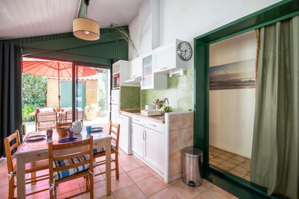 Maison avec petit jardin et piscine partagée - 5
