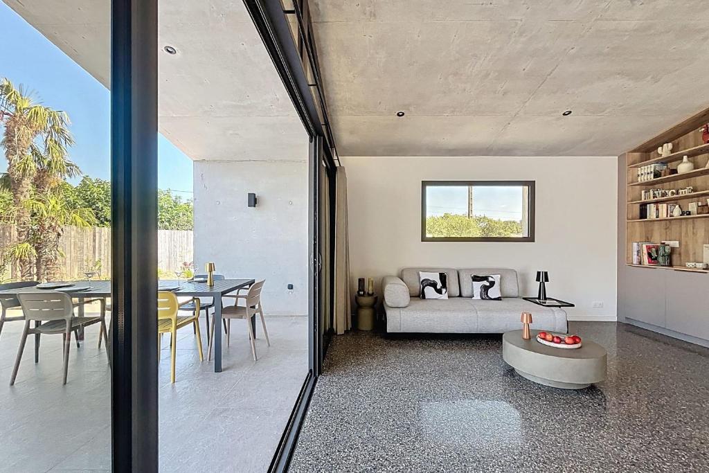 Contemporary villa with pool in Trinité - 5