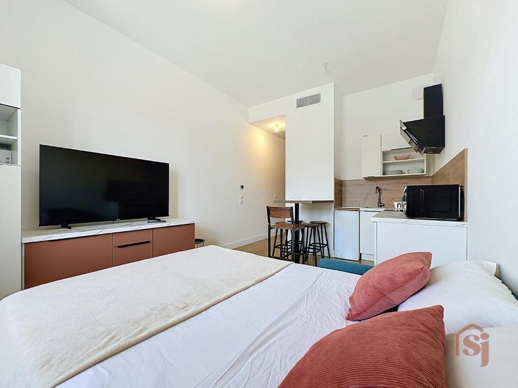 Bright Studio Flat - City Center - AirConditioning - 1