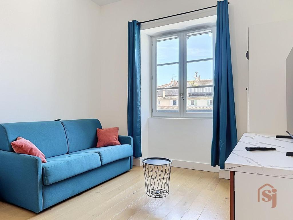 Bright Studio Flat - City Center - AirConditioning - 3