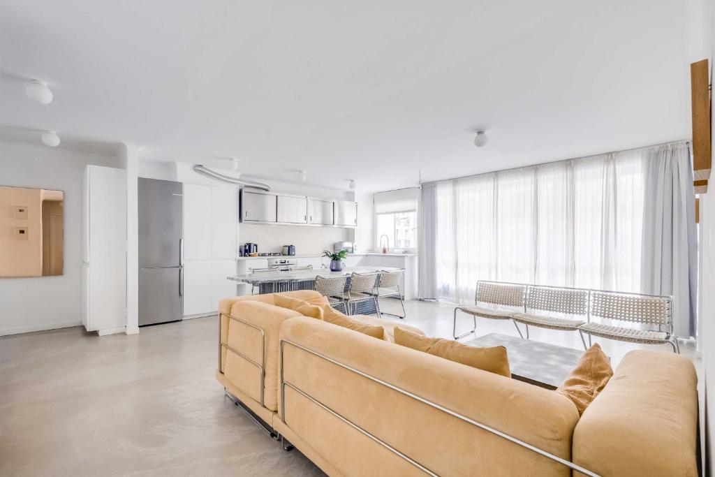 Modern 1BDR 2P flat with a balcony – Ménilmontant - 5