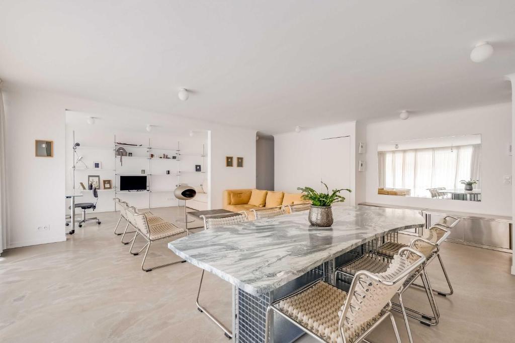 Modern 1BDR 2P flat with a balcony – Ménilmontant - 2
