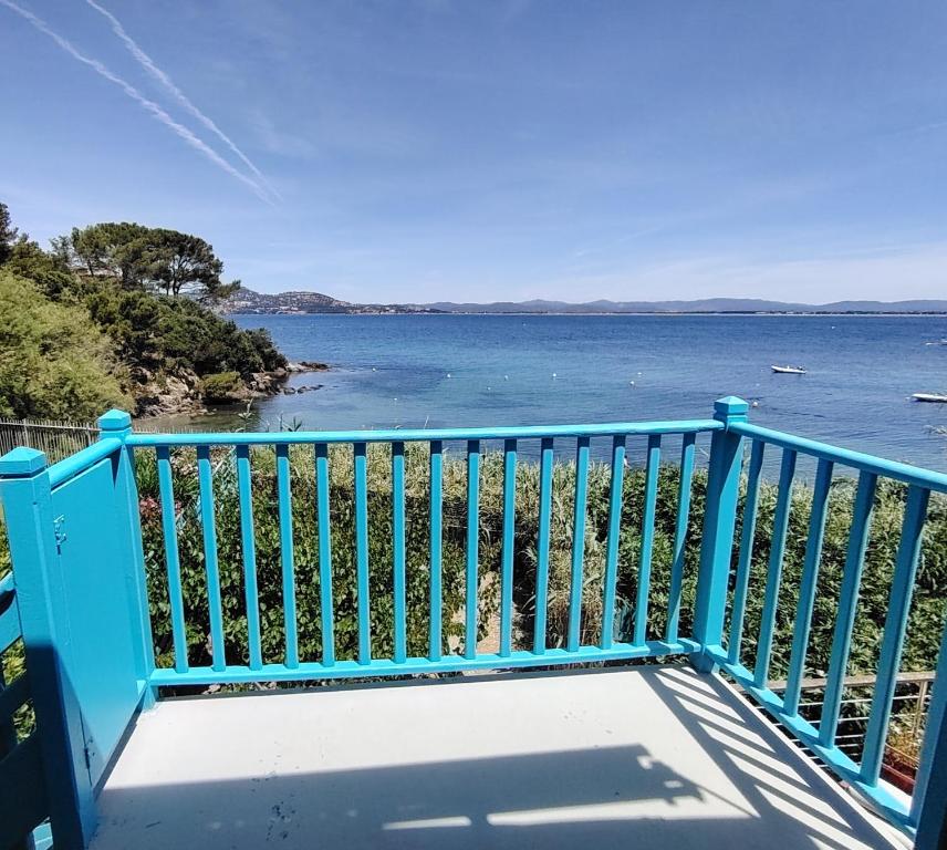 Appartement Front de Mer - Vue Mer Exceptionnelle, les Pieds dans l'Eau à La Madrague, Presqu'île de Giens - 1