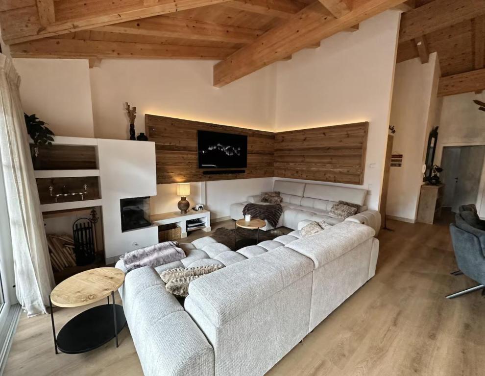Cosy and elegant alpine house in Megève - 3