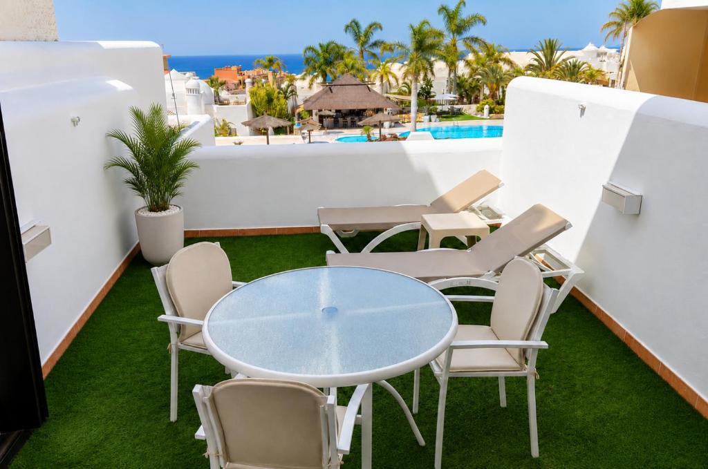 Acogedor dúplex 8B con amplia terraza y vistas al mar - 1
