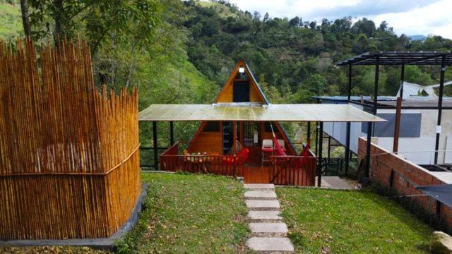 Refugio Alpino del Bosque con Jacuzzi - 2