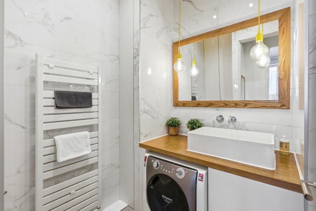 Vibrant 2BR Apartment Near Bastille & Le Marais - 2