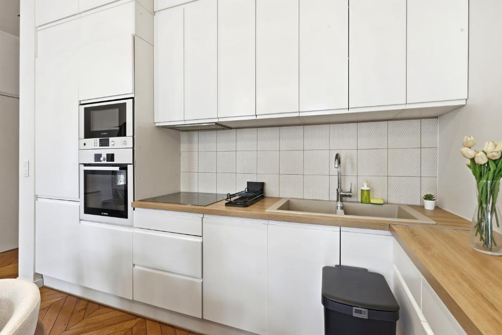 Vibrant 2BR Apartment Near Bastille & Le Marais - 5