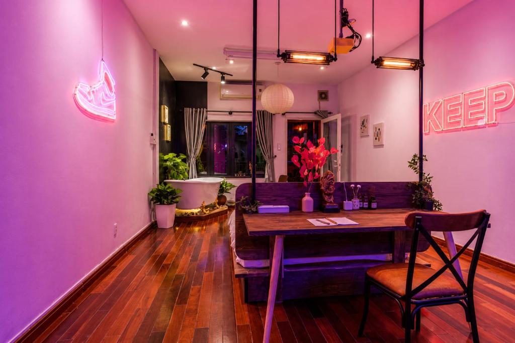 Saigon Hideout New World View
