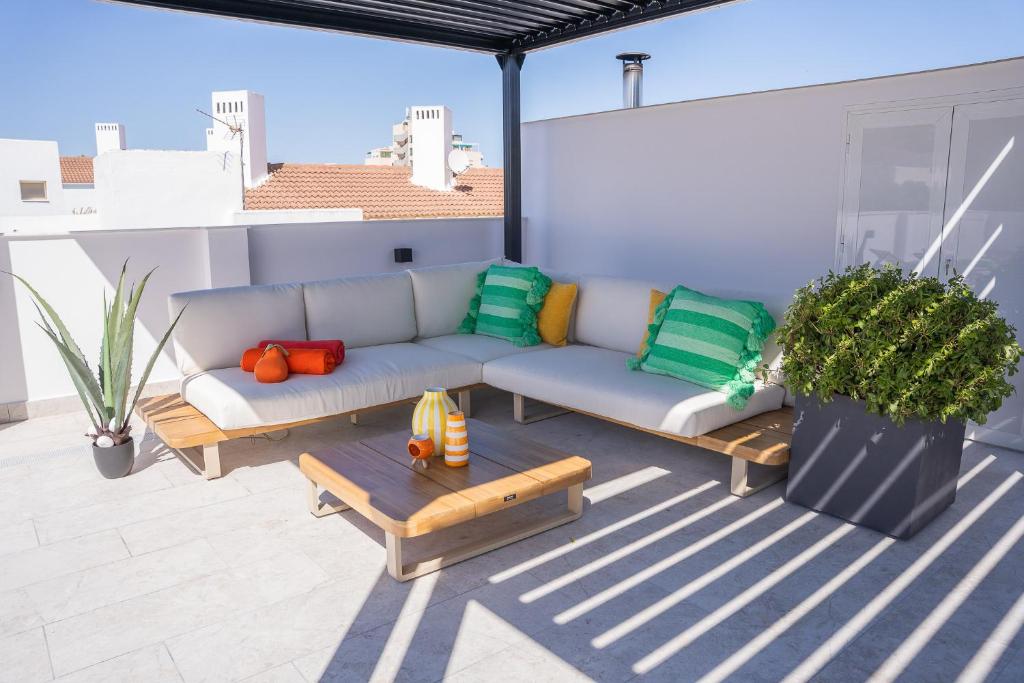 Unique private pool apartment in Carihuela - 3