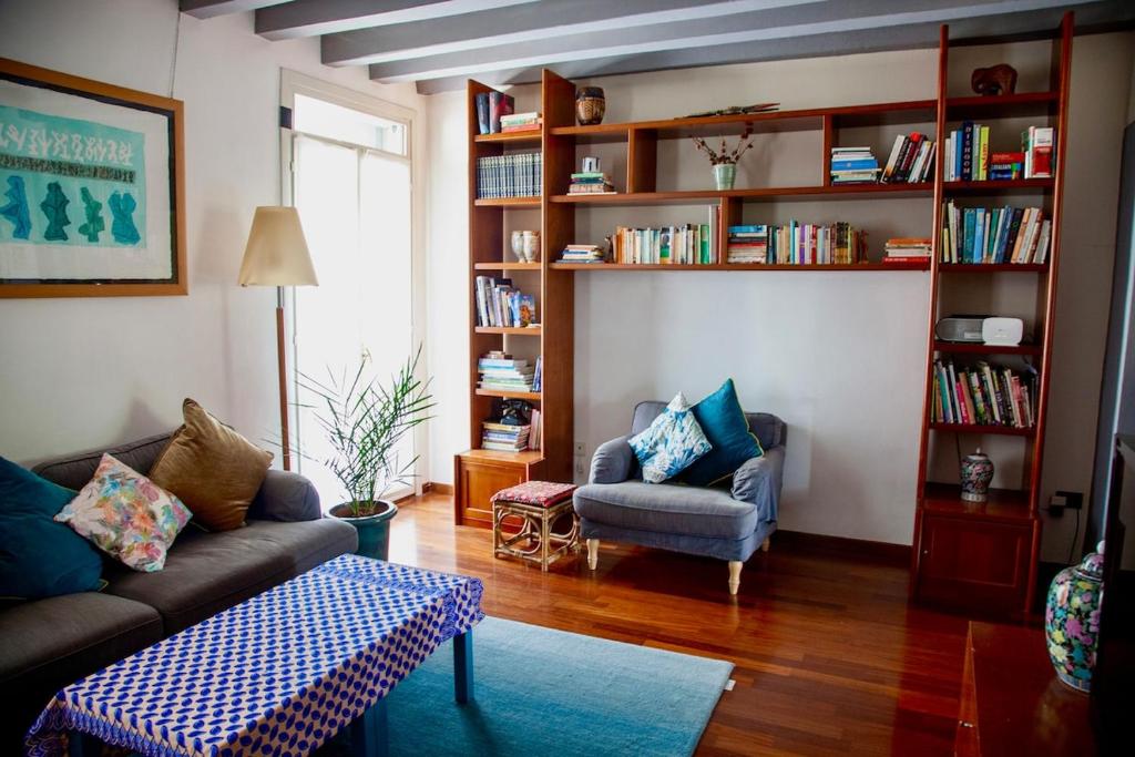 Hospital-Elegant Flat with Terrace - 1