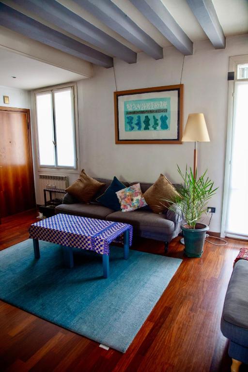 Hospital-Elegant Flat with Terrace - 2