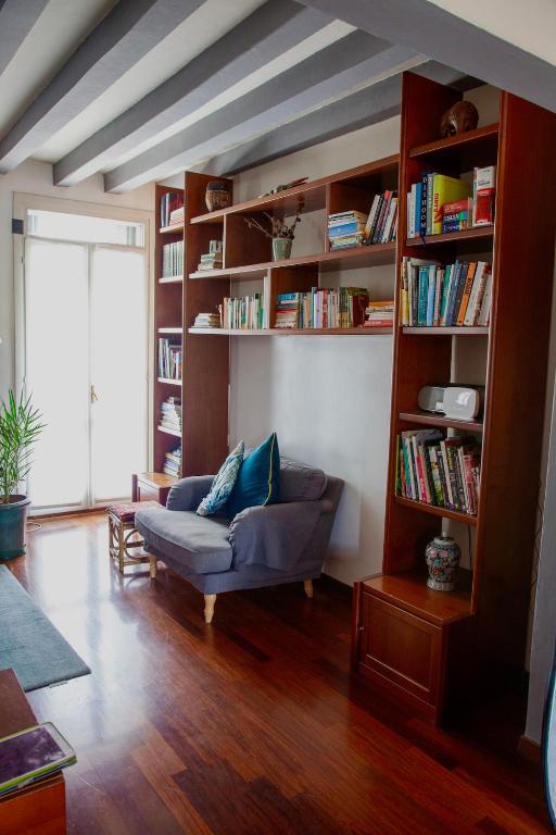 Hospital-Elegant Flat with Terrace - 4