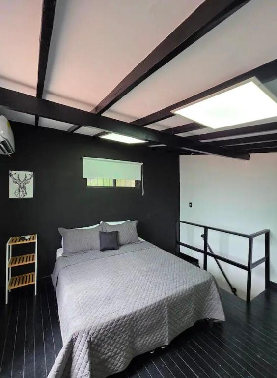 Floresta Chill Loft in Medellin wc Kitchen & AC - 1