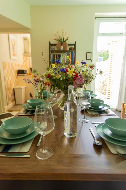 Dog Friendly Cosy Coastal Cottage with Sea Views, Portland photo 7