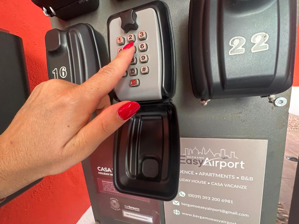 Bergamo Easy Airport - private parking - 2