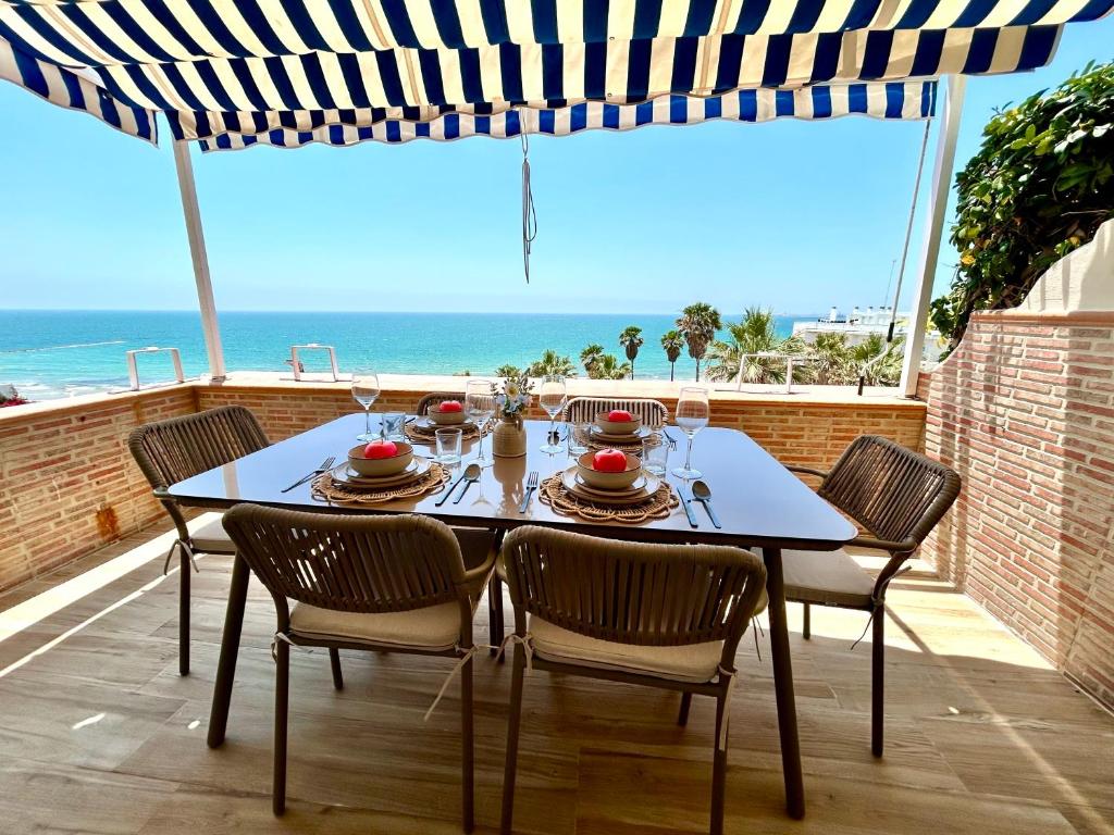 GATU Villa Salitre casa junto a la playa, parking gratis y vistas al Mar- Mayores de 22 años y familias - 1