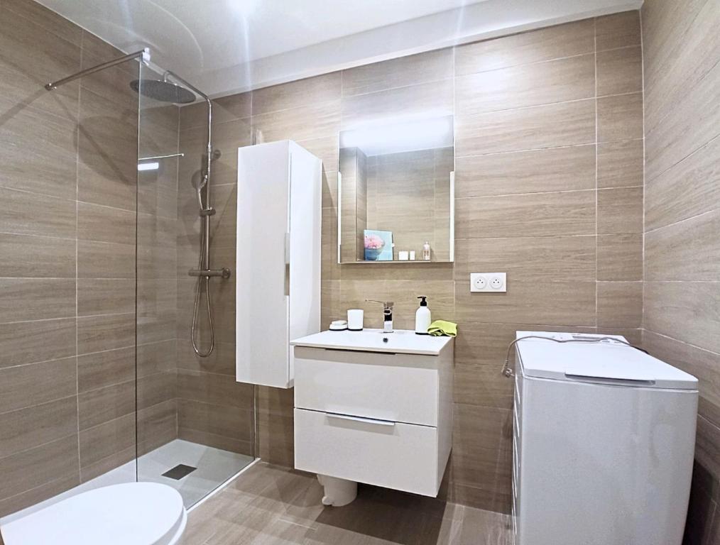 Quiet studio apartment with terrace - 4