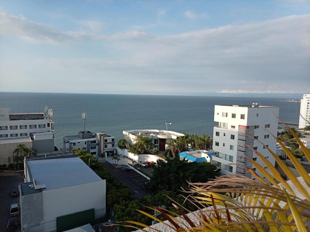 Sky Suite by Zaviera Stays Stays Luxury, Pool, Beach - 2