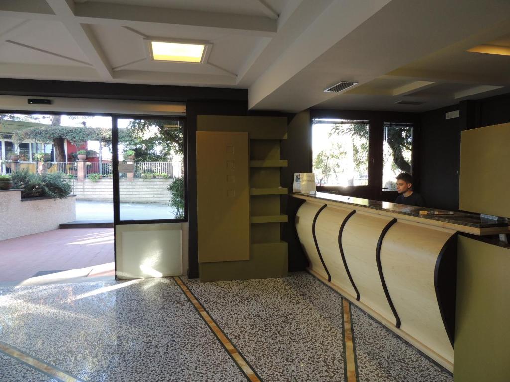Hotel Zeus photo