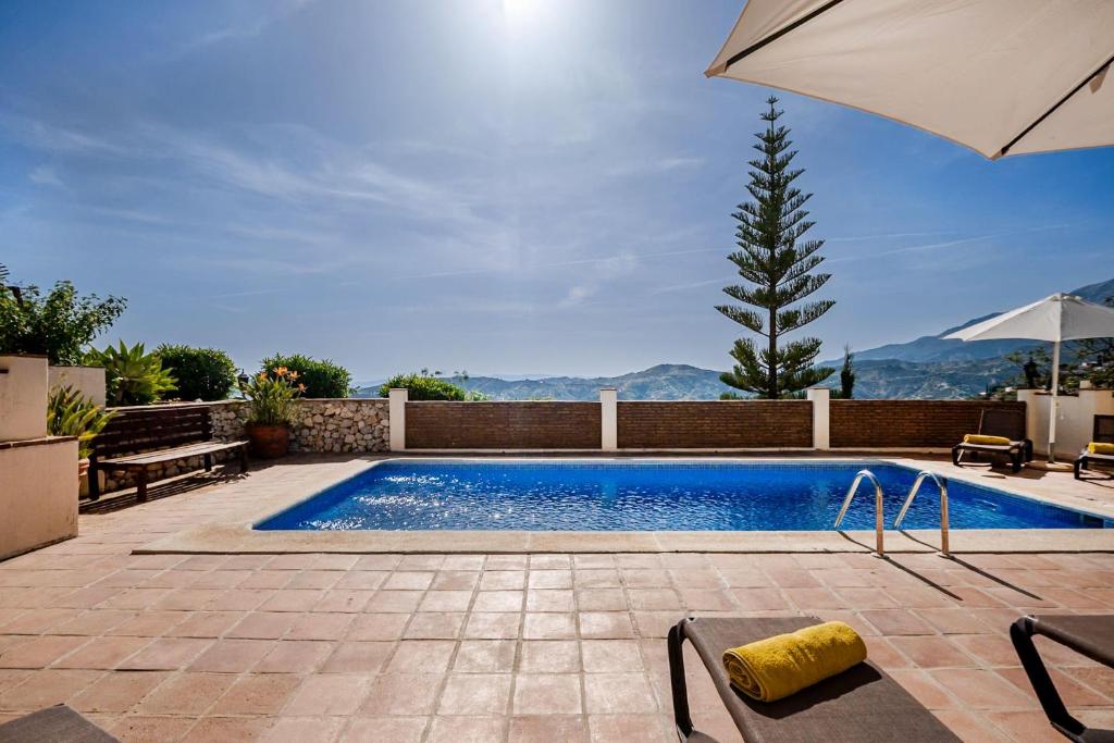Villa-Atreju-fuer-bis-zu-10-Personen-mit-Pool-Gaestehaus-Top-Ausstattung - 2