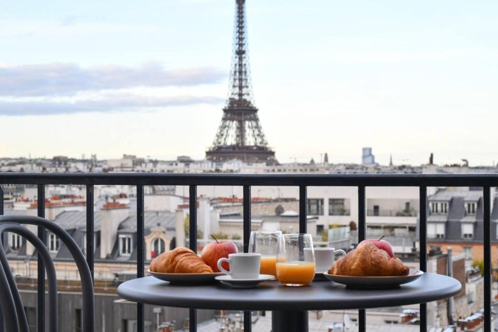 Eiffel Tower View 1BR Newly Renovated and Elegant - 1