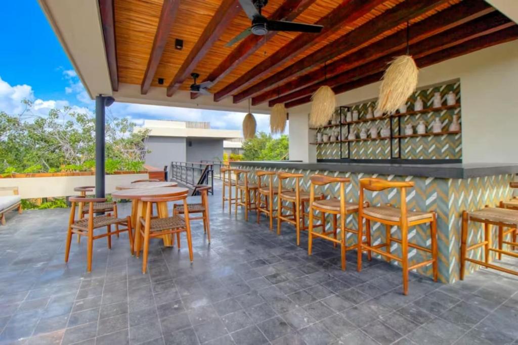 Stylish Tulum Studio w Pool Balcony Sleeps 4 - 1