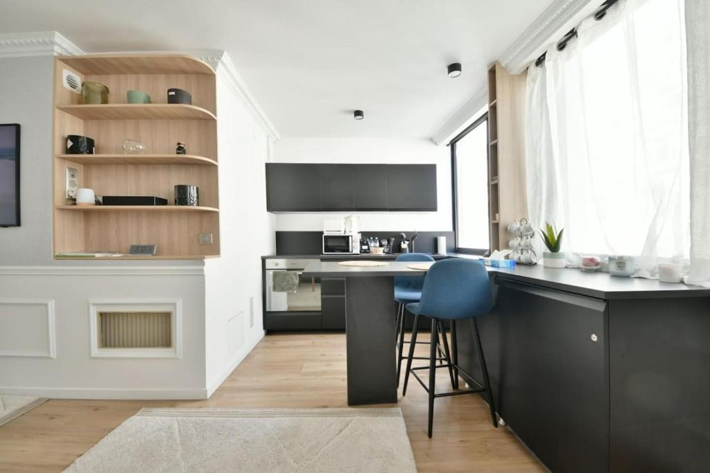 Elegant Studio near Champs Elysees and Madeleine - 2